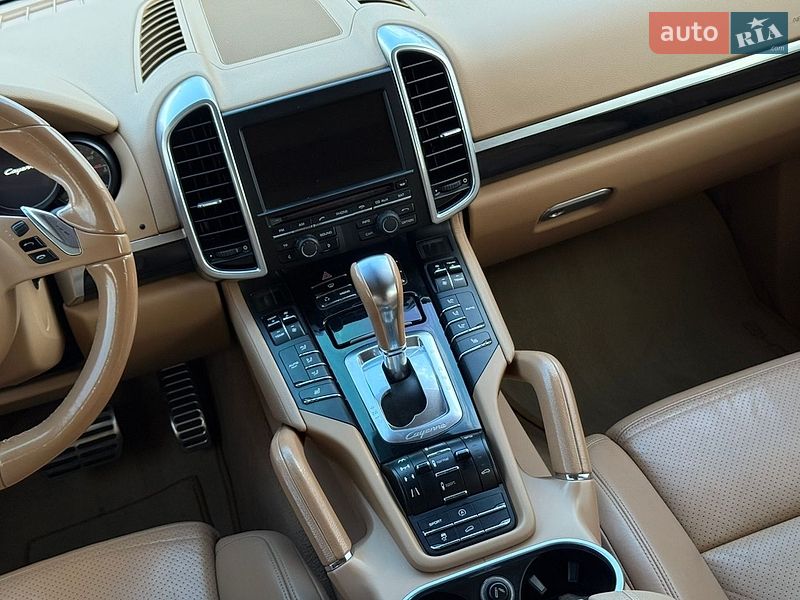 Внедорожник / Кроссовер Porsche Cayenne 2012 в Тернополе
