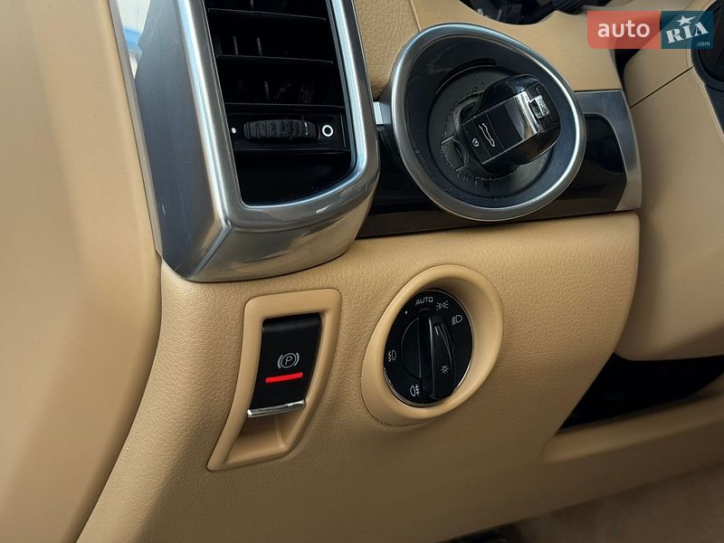 Внедорожник / Кроссовер Porsche Cayenne 2012 в Тернополе