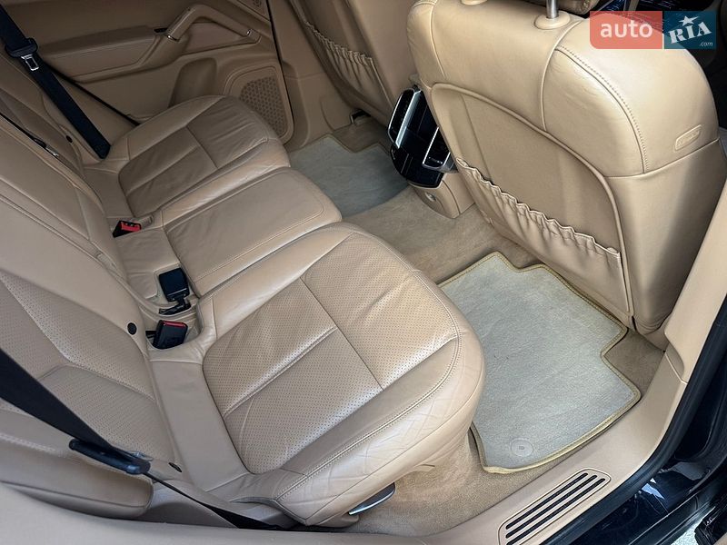 Внедорожник / Кроссовер Porsche Cayenne 2012 в Тернополе