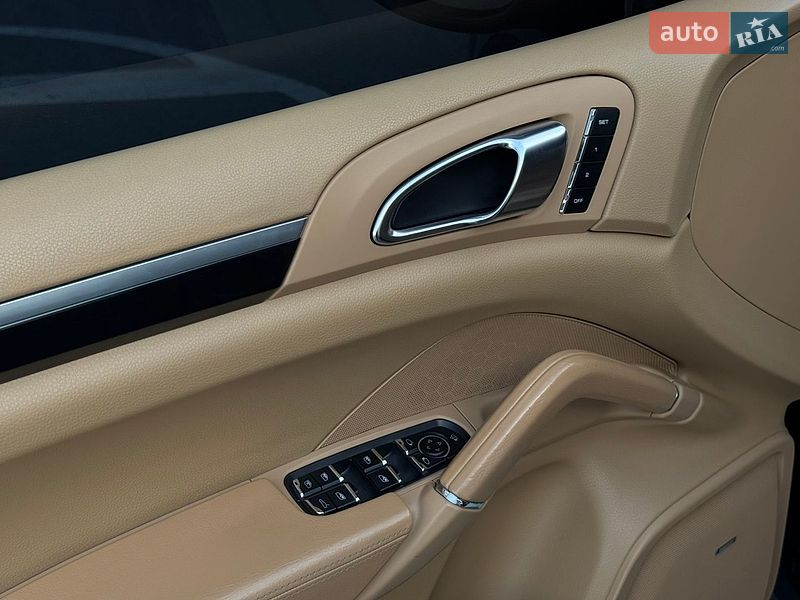 Внедорожник / Кроссовер Porsche Cayenne 2012 в Тернополе