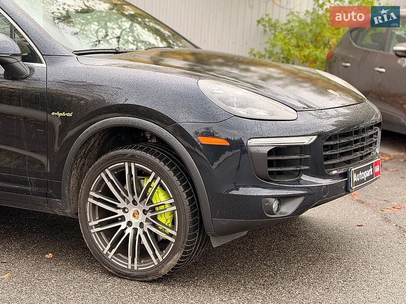 Внедорожник / Кроссовер Porsche Cayenne 2016 в Киеве