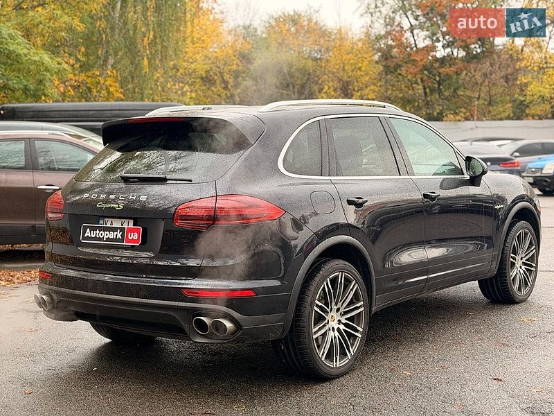 Внедорожник / Кроссовер Porsche Cayenne 2016 в Киеве