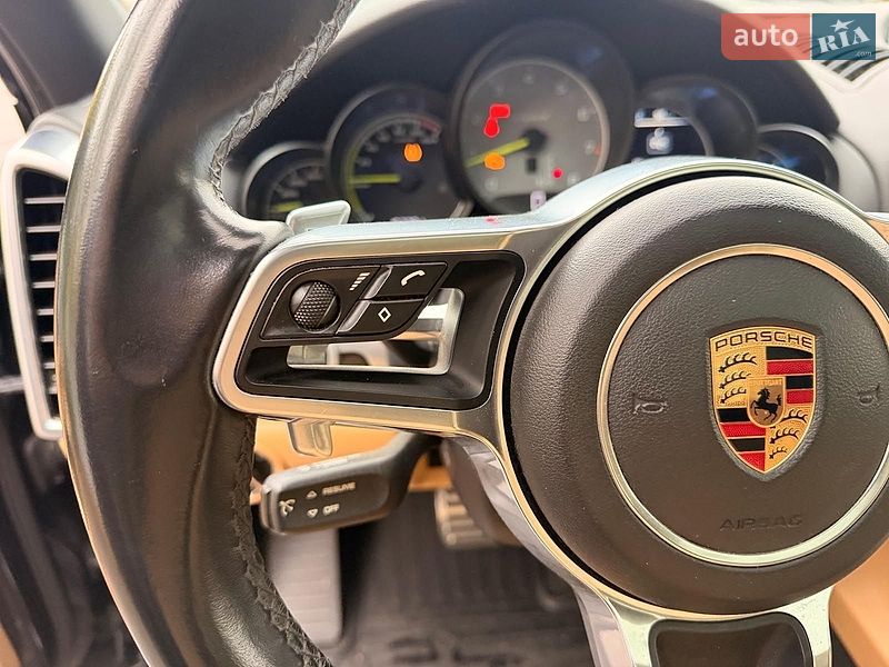 Внедорожник / Кроссовер Porsche Cayenne 2016 в Киеве