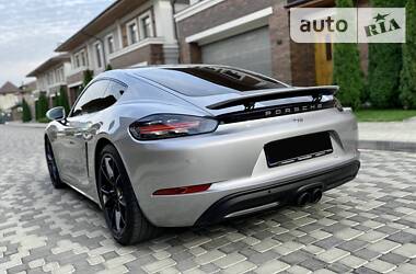 Купе Porsche Cayman 2016 в 