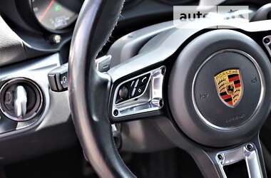 Купе Porsche Cayman 2017 в 