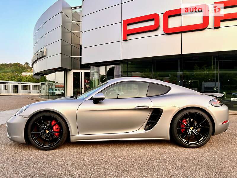 Купе Porsche Cayman 2016 в Киеве