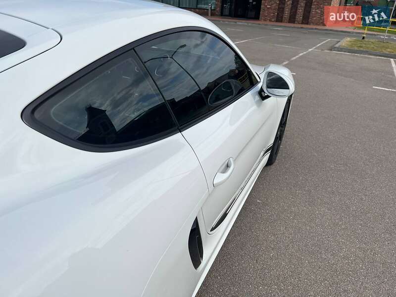 Купе Porsche Cayman 2017 в Києві