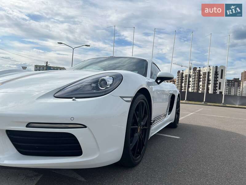 Купе Porsche Cayman 2017 в Києві