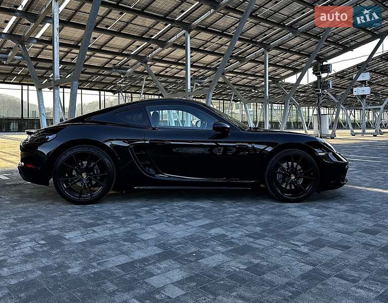 Купе Porsche Cayman 2017 в Львове