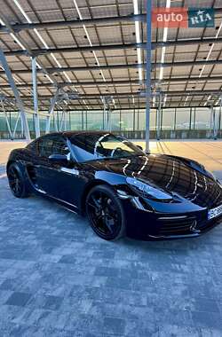 Купе Porsche Cayman 2017 в 