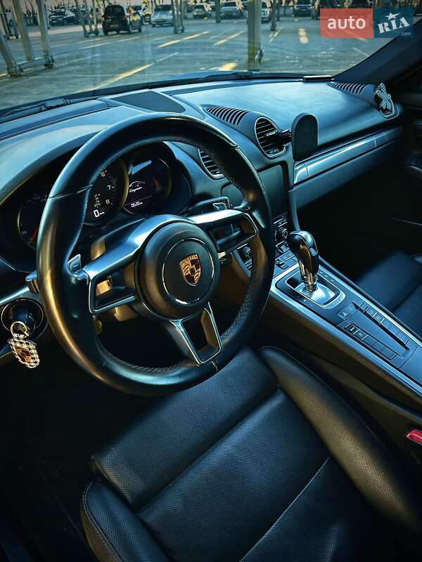 Купе Porsche Cayman 2017 в Львове
