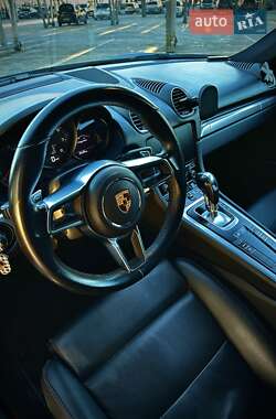 Купе Porsche Cayman 2017 в 