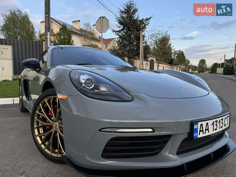 Купе Porsche Cayman 2018 в Киеве
