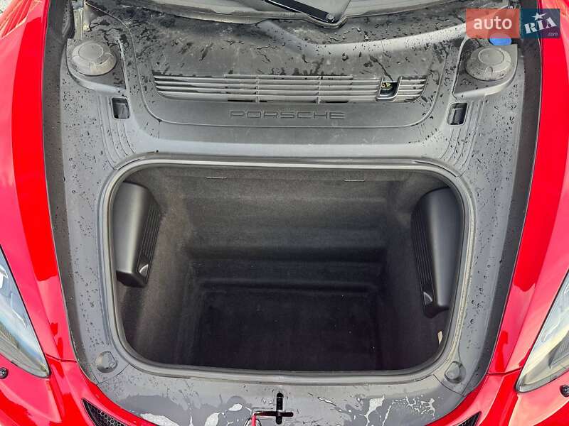Купе Porsche Cayman 2018 в Киеве