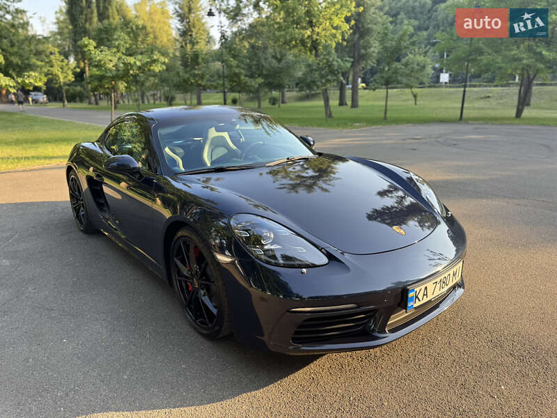 Купе Porsche Cayman 2018 в 