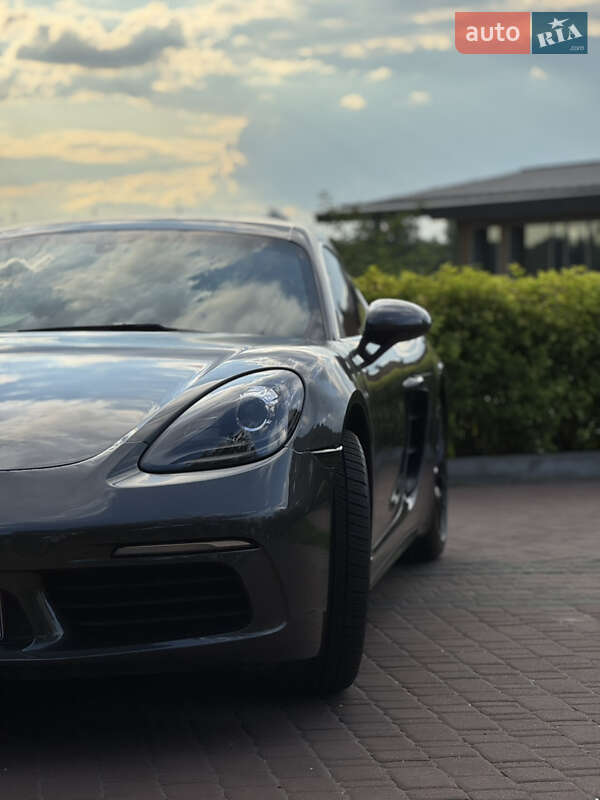 Купе Porsche Cayman 2017 в Киеве