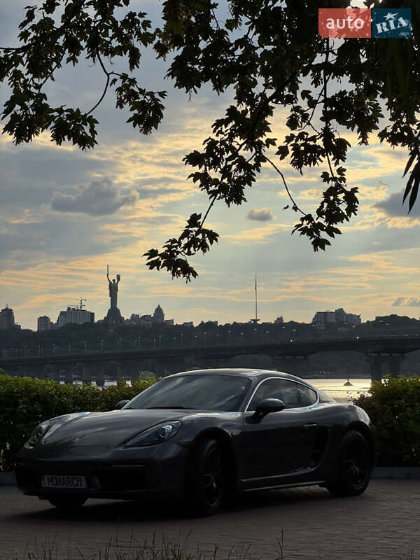 Купе Porsche Cayman 2017 в Киеве