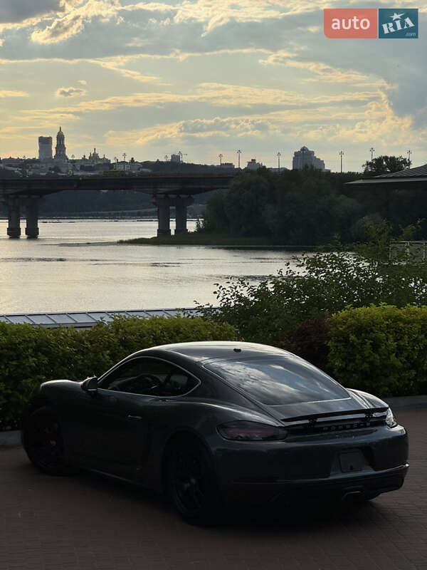 Купе Porsche Cayman 2017 в Киеве