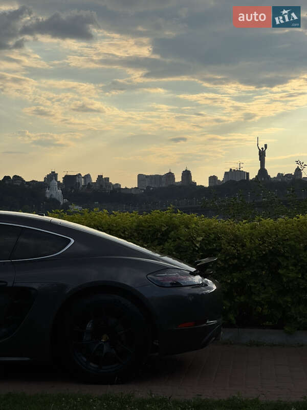 Купе Porsche Cayman 2017 в Киеве