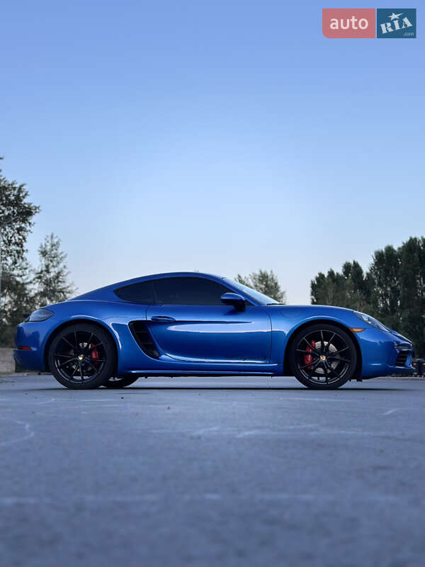 Купе Porsche Cayman 2017 в 