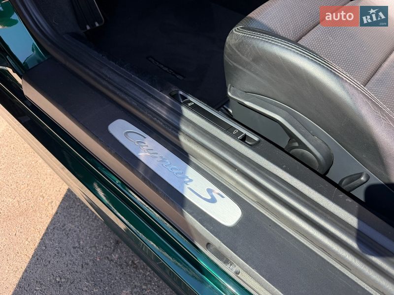 Купе Porsche Cayman 2015 в Киеве