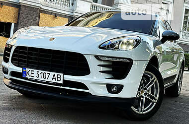 Внедорожник / Кроссовер Porsche Macan 2014 в 