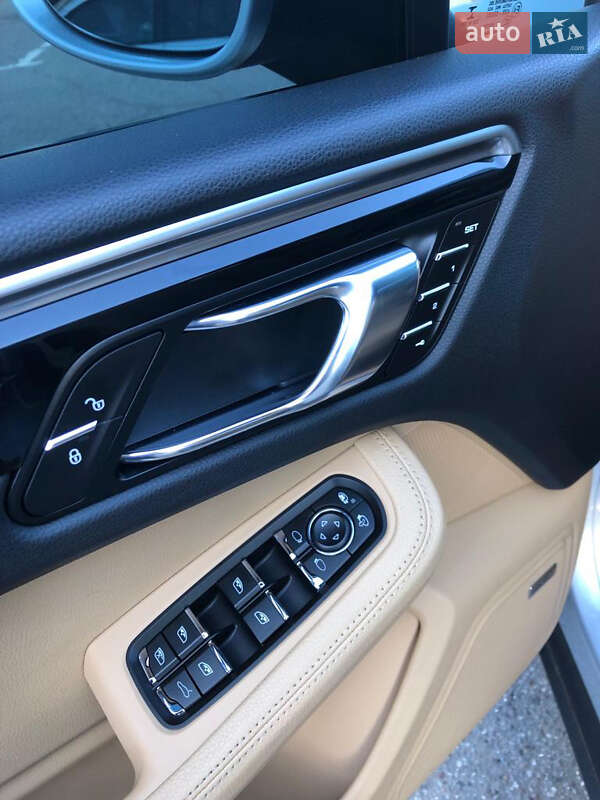 Внедорожник / Кроссовер Porsche Macan 2018 в Львове