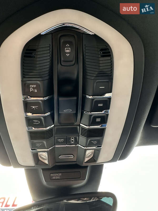 Внедорожник / Кроссовер Porsche Macan 2016 в Киеве