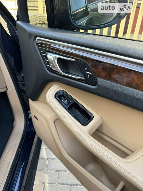 Позашляховик / Кросовер Porsche Macan 2018 в Києві