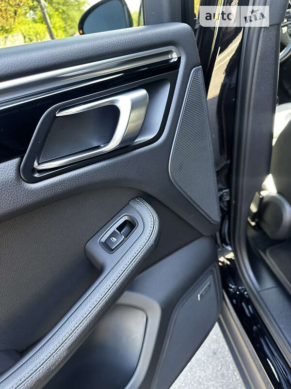 Внедорожник / Кроссовер Porsche Macan 2021 в Киеве