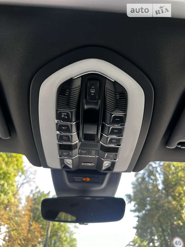 Внедорожник / Кроссовер Porsche Macan 2021 в Киеве