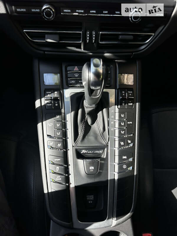 Внедорожник / Кроссовер Porsche Macan 2021 в Киеве