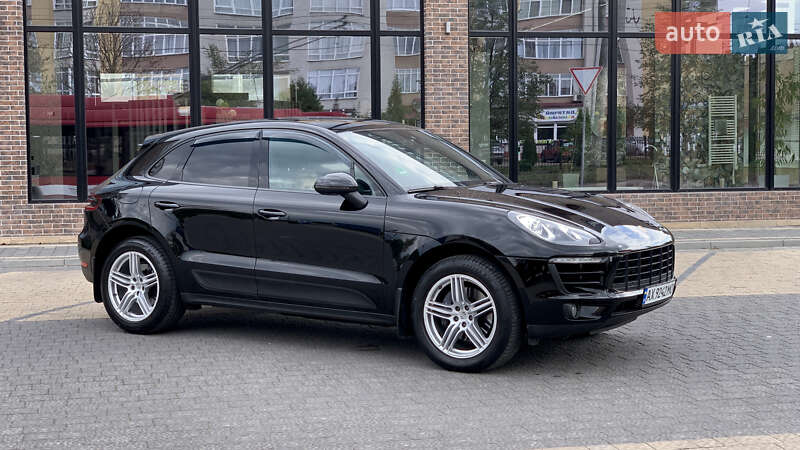 Внедорожник / Кроссовер Porsche Macan 2018 в 