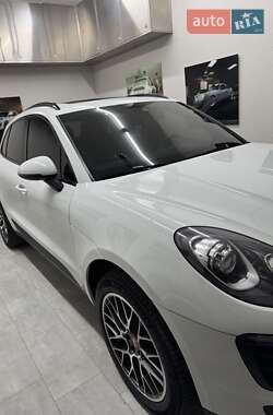 Внедорожник / Кроссовер Porsche Macan 2016 в 