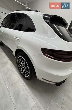 Внедорожник / Кроссовер Porsche Macan 2016 в 