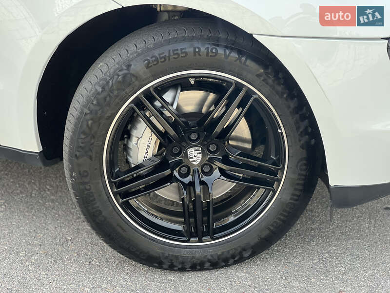 Внедорожник / Кроссовер Porsche Macan 2015 в Запорожье