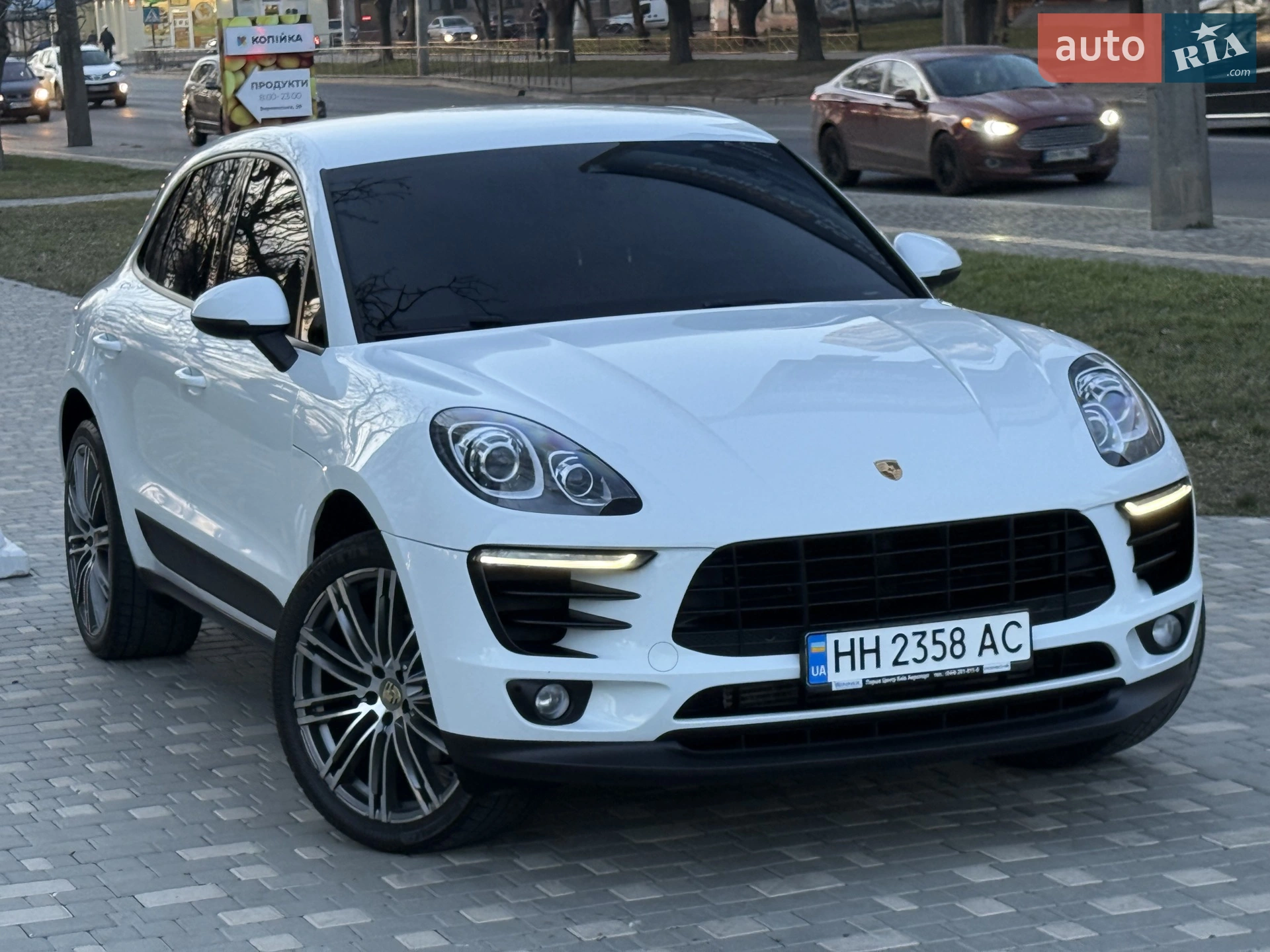 2017 Porsche Macan - мініатюра 24