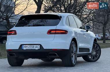 Внедорожник / Кроссовер Porsche Macan 2017 в 
