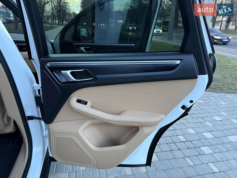 Внедорожник / Кроссовер Porsche Macan 2017 в Одессе