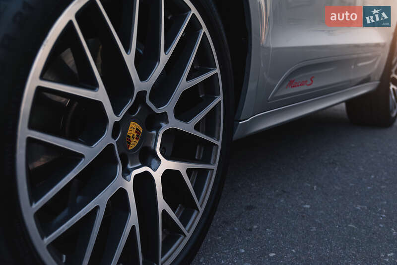 Внедорожник / Кроссовер Porsche Macan 2021 в Киеве