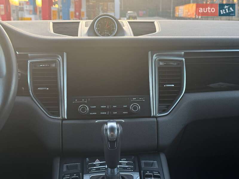 Внедорожник / Кроссовер Porsche Macan 2016 в Запорожье