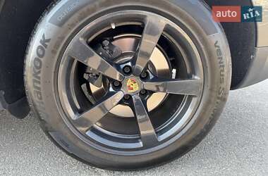 Внедорожник / Кроссовер Porsche Macan 2018 в 