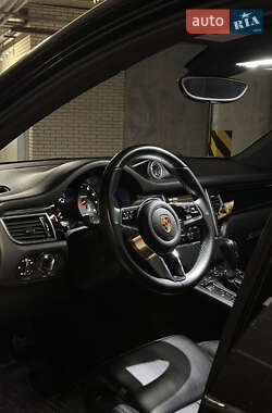 Внедорожник / Кроссовер Porsche Macan 2015 в 