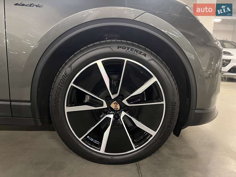 Позашляховик / Кросовер Porsche Macan 2024 в Києві