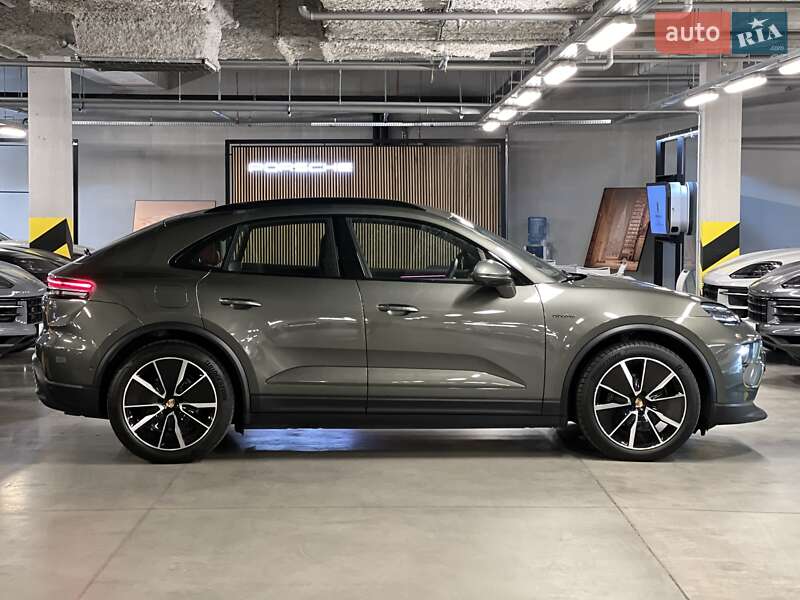 Позашляховик / Кросовер Porsche Macan 2024 в Києві