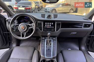 Внедорожник / Кроссовер Porsche Macan 2018 в 