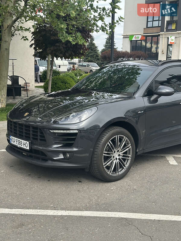 Внедорожник / Кроссовер Porsche Macan 2016 в 