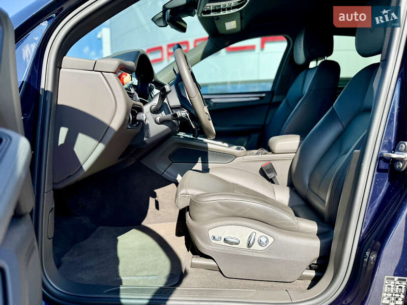 Внедорожник / Кроссовер Porsche Macan 2021 в Киеве