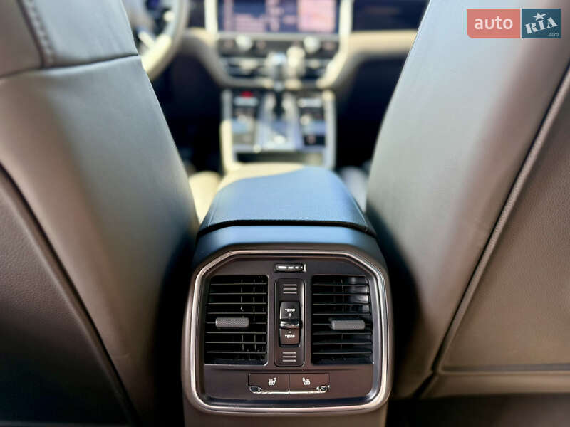 Внедорожник / Кроссовер Porsche Macan 2021 в Киеве