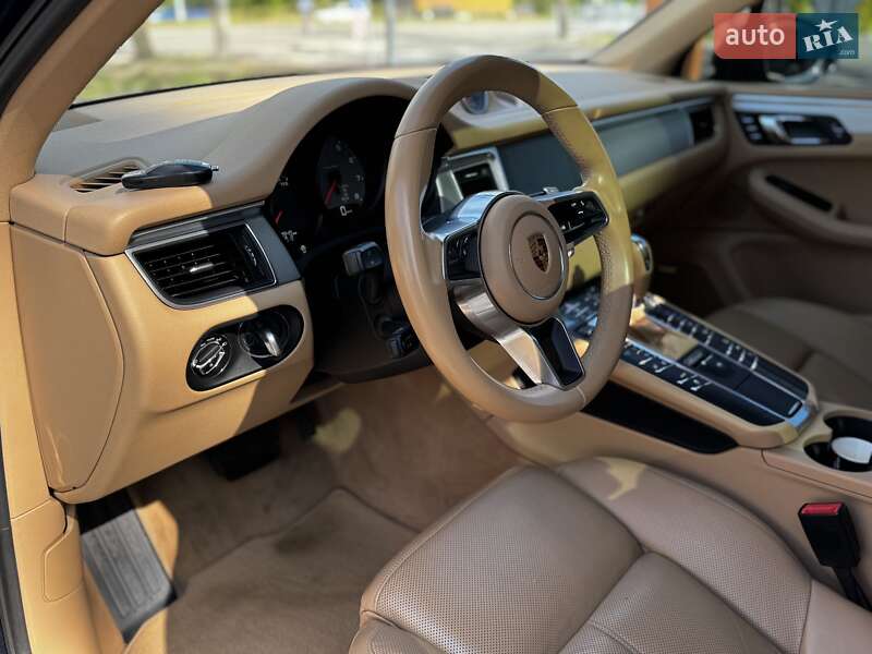 Внедорожник / Кроссовер Porsche Macan 2016 в Ирпене